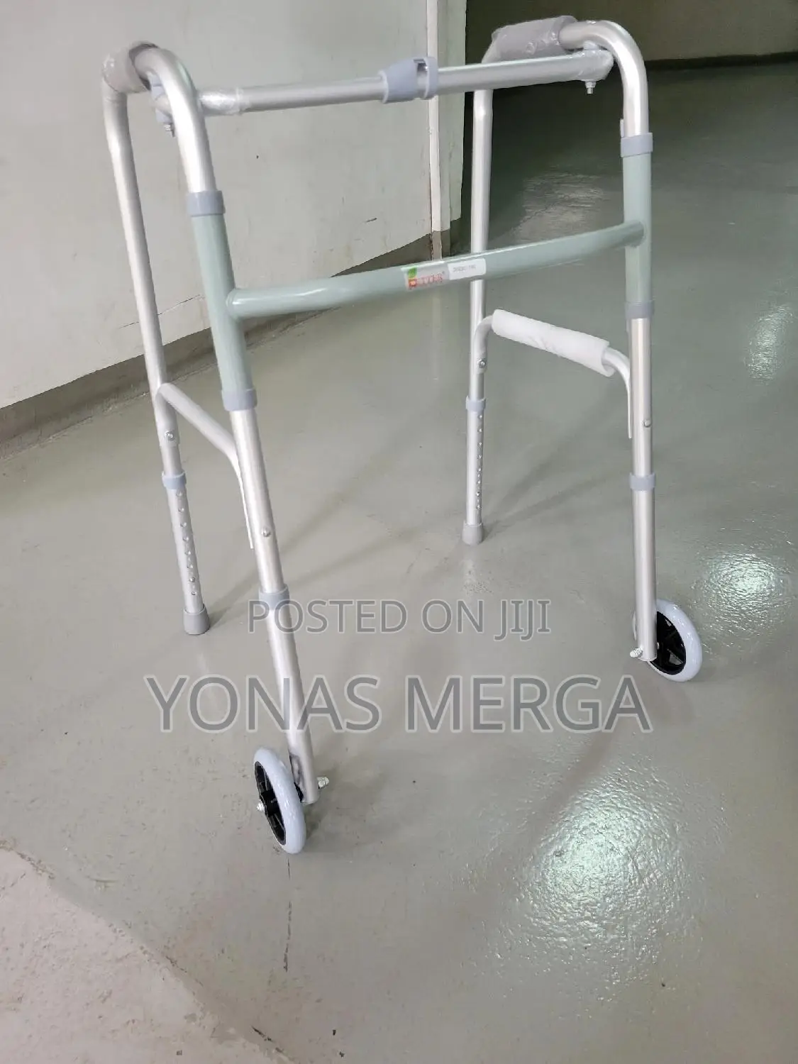 Walker/Walker Comes With Several Sections to Adjust Height