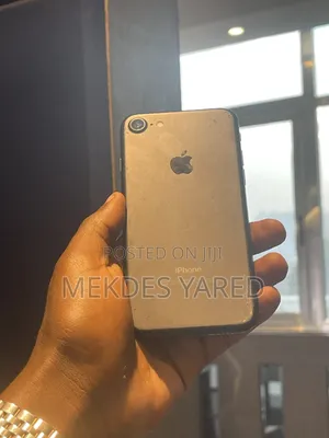 Photo - New Apple iPhone 7 32 GB Black