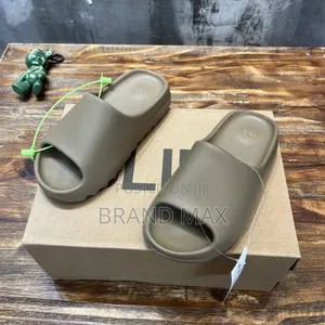 Adidas Yeezy Slides Master Quality