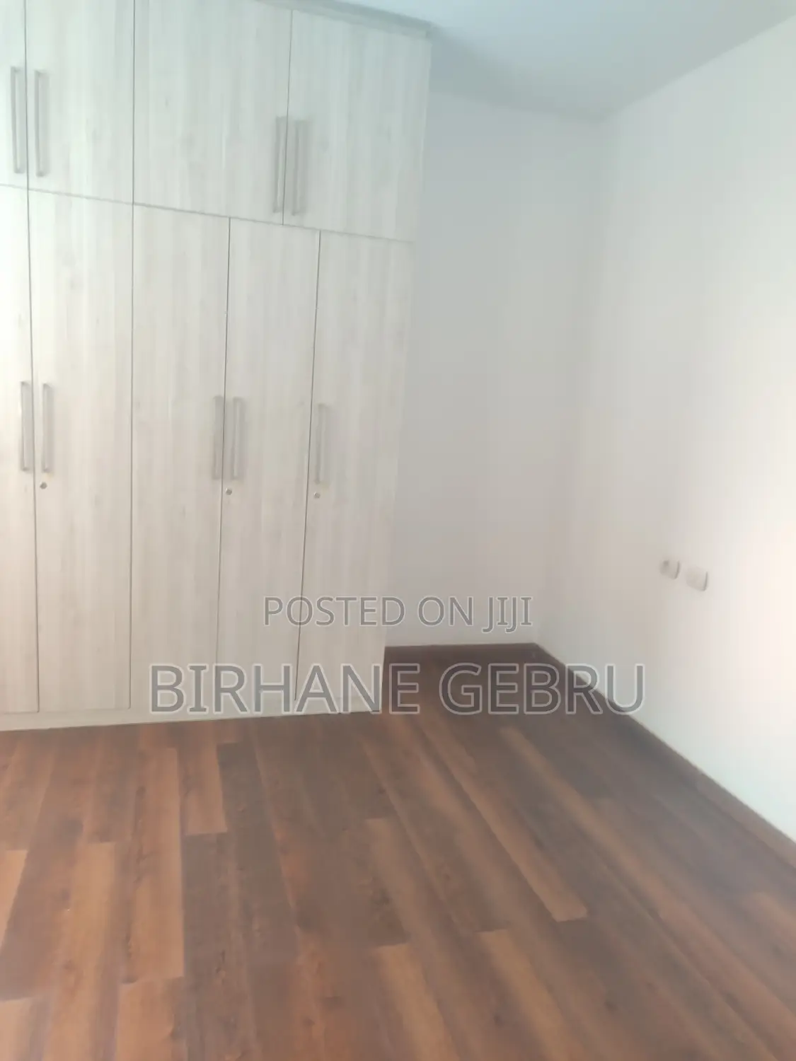 3 Bedroom Luxury Semi Fernished Apartiment for Rent