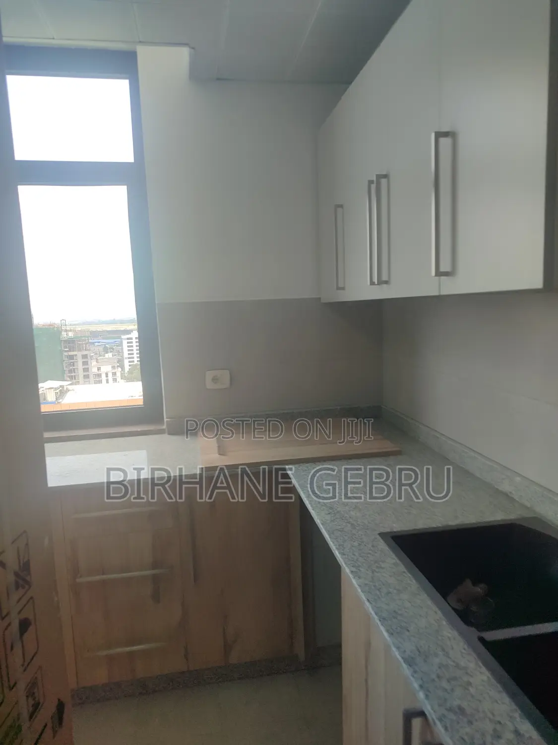 3 Bedroom Luxury Semi Fernished Apartiment for Rent