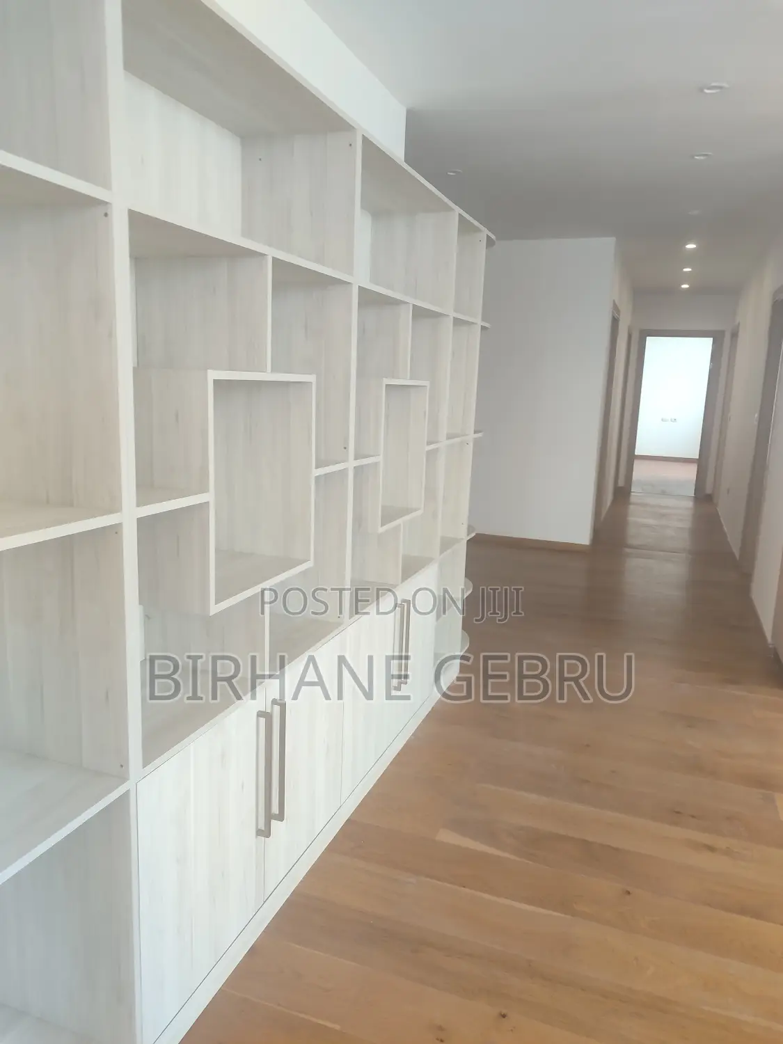 3 Bedroom Luxury Semi Fernished Apartiment for Rent
