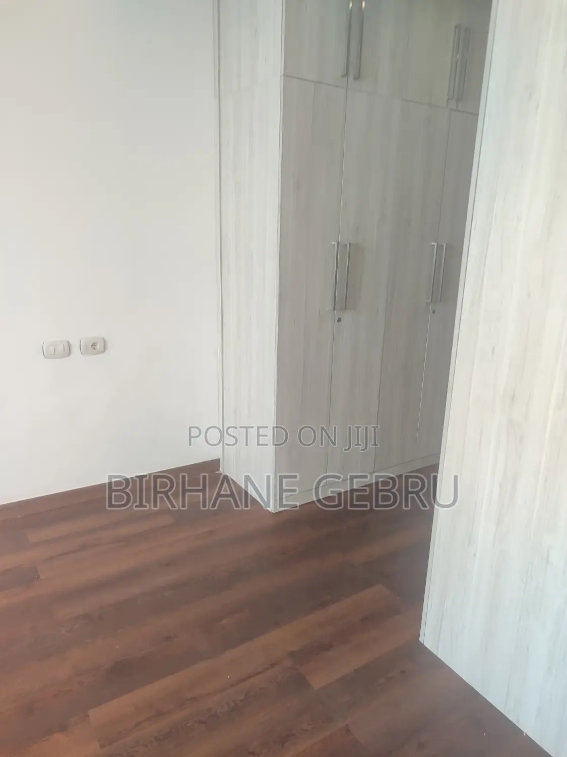 3 Bedroom Luxury Semi Fernished Apartiment for Rent