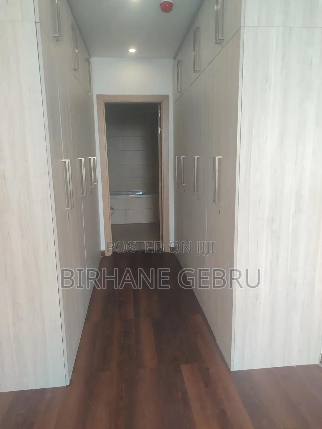 3 Bedroom Luxury Semi Fernished Apartiment for Rent