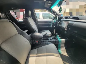 Toyota Hilux Revo Double Cab Deisel 2.8 AWD 2022 Silver