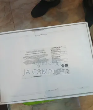 New Laptop Apple MacBook Pro 2020 M1 8GB Apple M1 SSD 512GB