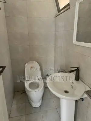 5bdrm House in ሰባ ሁለት, Bole for sale