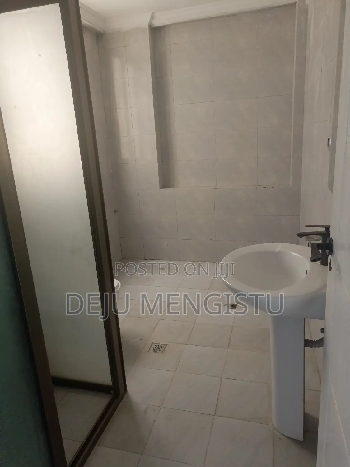 5bdrm House in ሰባ ሁለት, Bole for sale