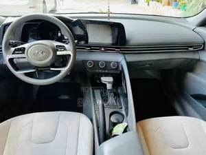 Hyundai Elantra 2021 White