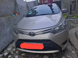 Photo - Toyota Yaris 2016 Gold