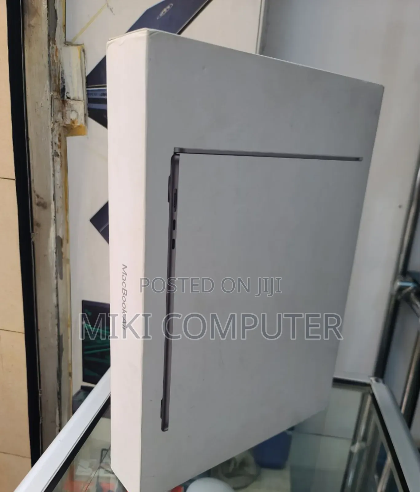 New Laptop Apple MacBook Air 2024 M3 15-Inch 8GB Intel SSD 256GB