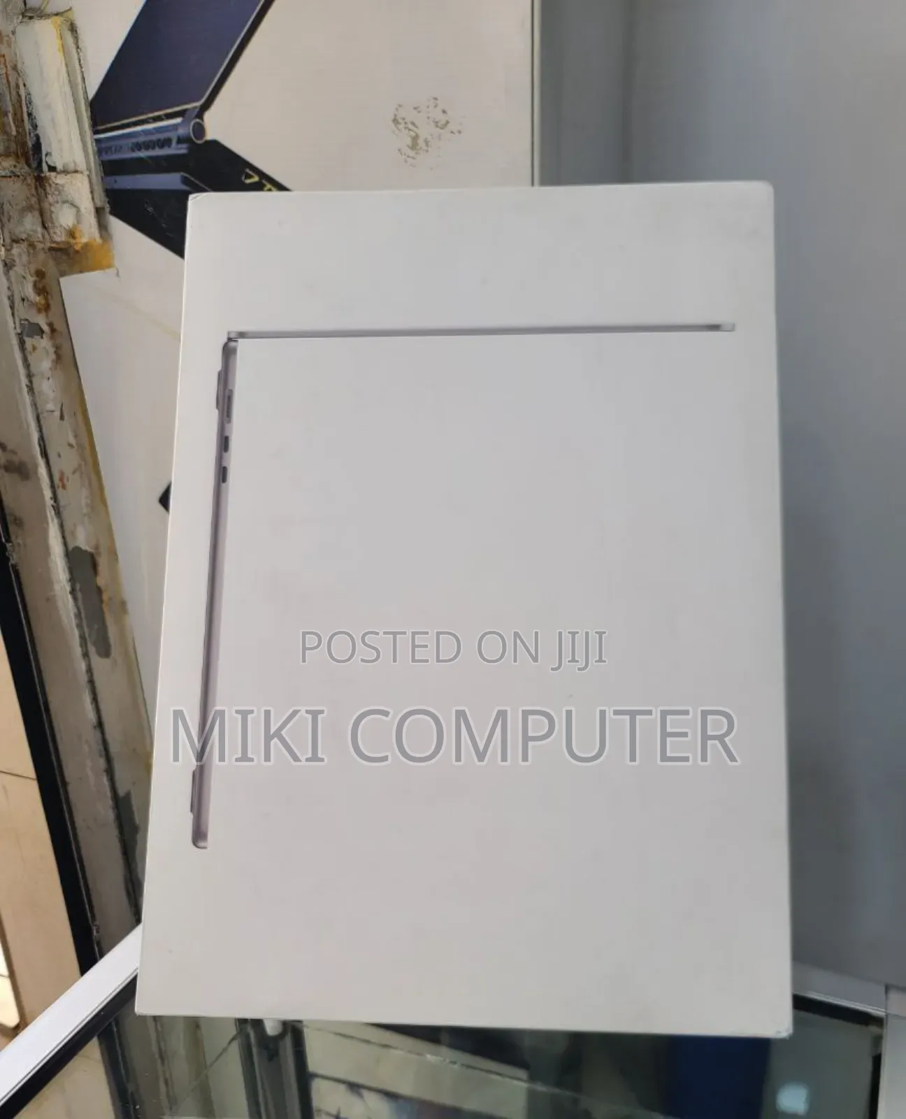 New Laptop Apple MacBook Air 2024 M3 15-Inch 8GB Intel SSD 256GB