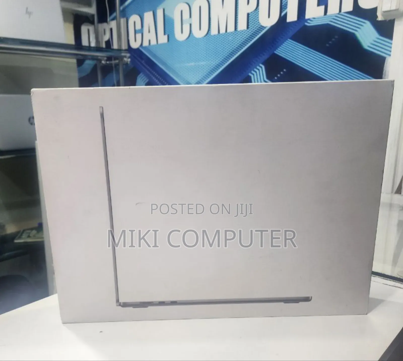 New Laptop Apple MacBook Air 2022 M2 8GB Intel SSD 256GB