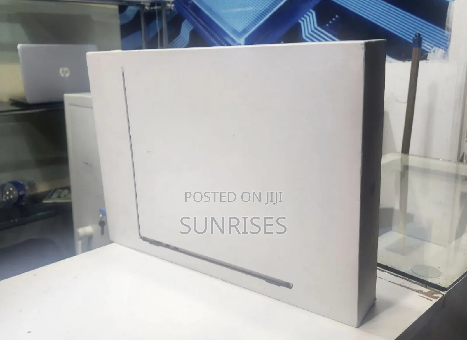 New Laptop Apple MacBook Air 2024 M3 15-Inch 8GB Apple M3 SSD 256GB