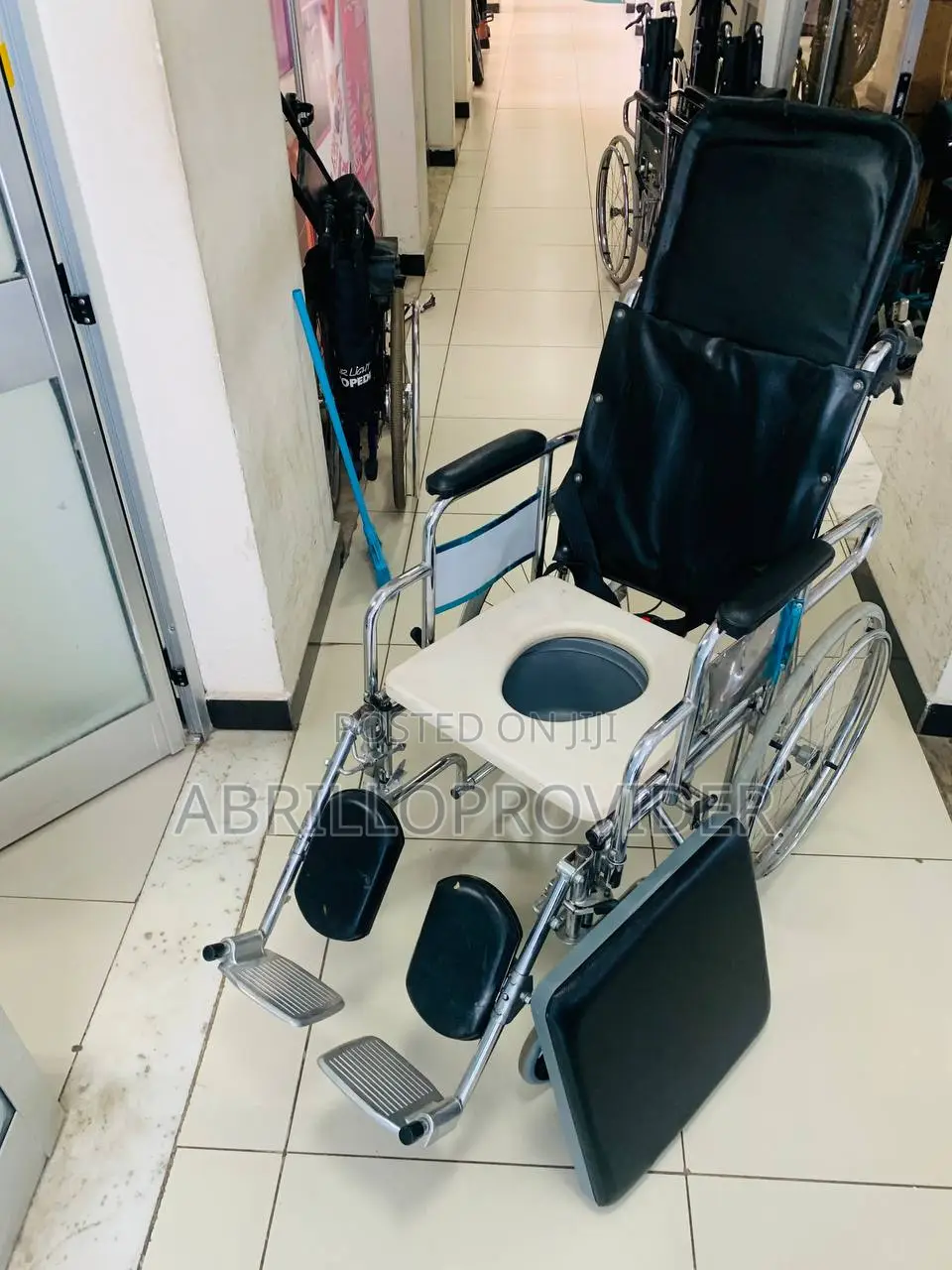 Recliner Folding Transport Wheelchair With Swing Away Elevat