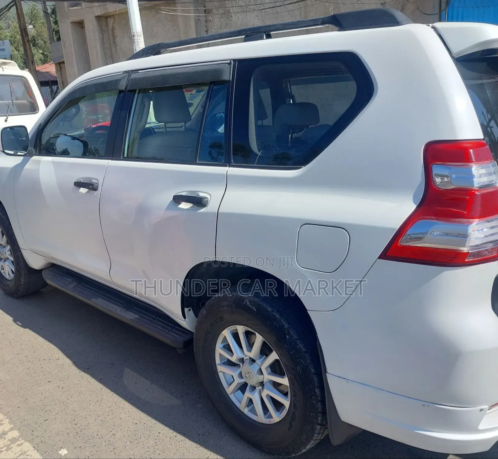 Toyota Land Cruiser 2011 White