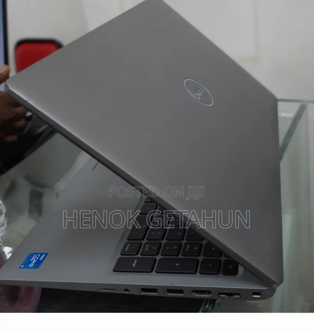 New Laptop Dell Precision 5520 16GB Intel Core I5 SSD 512GB