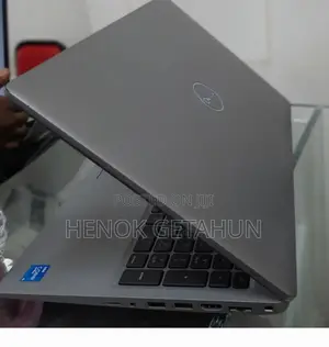 New Laptop Dell Precision 5520 16GB Intel Core I5 SSD 512GB