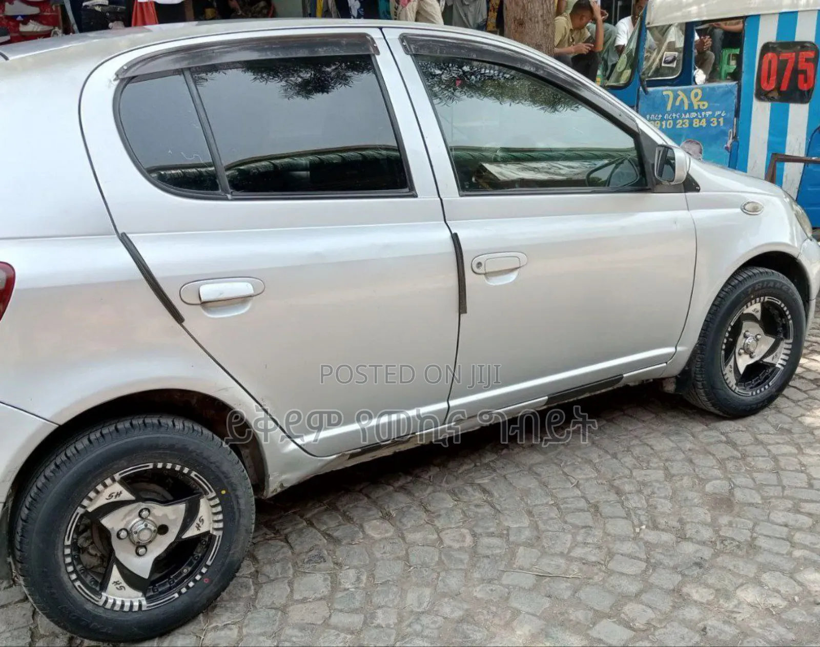 Toyota Vitz 2000 Silver