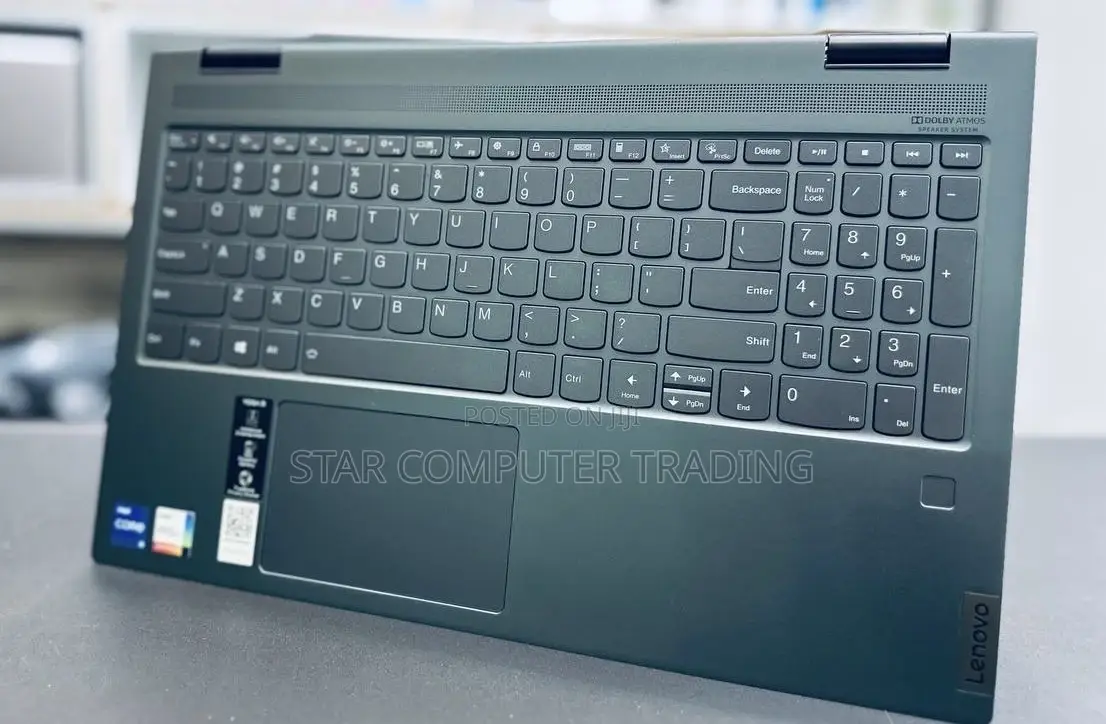 New Laptop Lenovo Yoga 700 8GB Intel Core I5 SSD 512GB