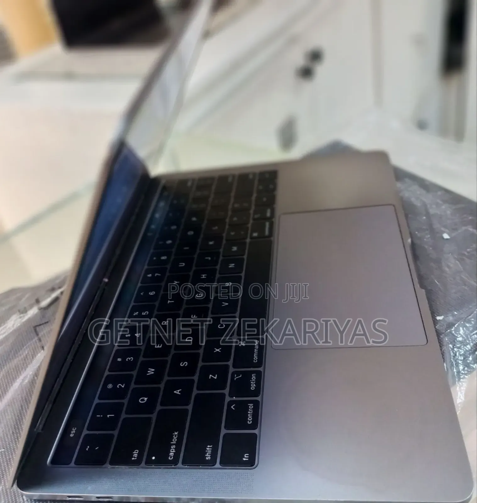 New Laptop Apple MacBook Pro 2018 8GB Intel Core I5 SSD 512GB