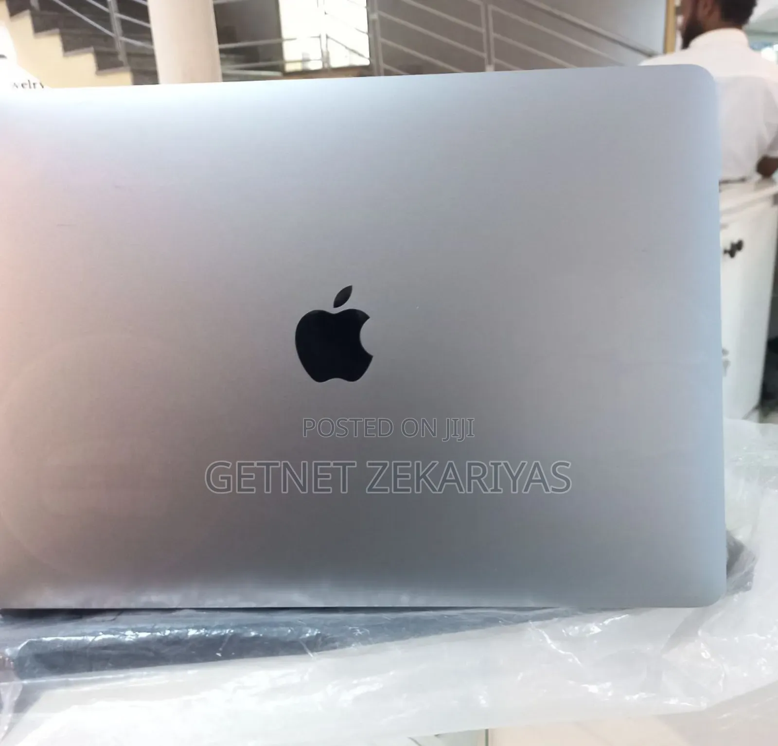 New Laptop Apple MacBook Pro 2018 8GB Intel Core I5 SSD 512GB