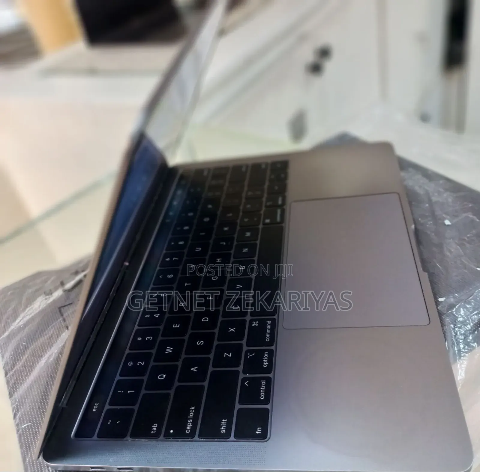 New Laptop Apple MacBook Pro 2018 8GB Intel Core I5 SSD 512GB