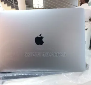 New Laptop Apple MacBook Pro 2018 8GB Intel Core I5 SSD 512GB