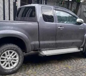 Toyota Hilux 2015 Gray