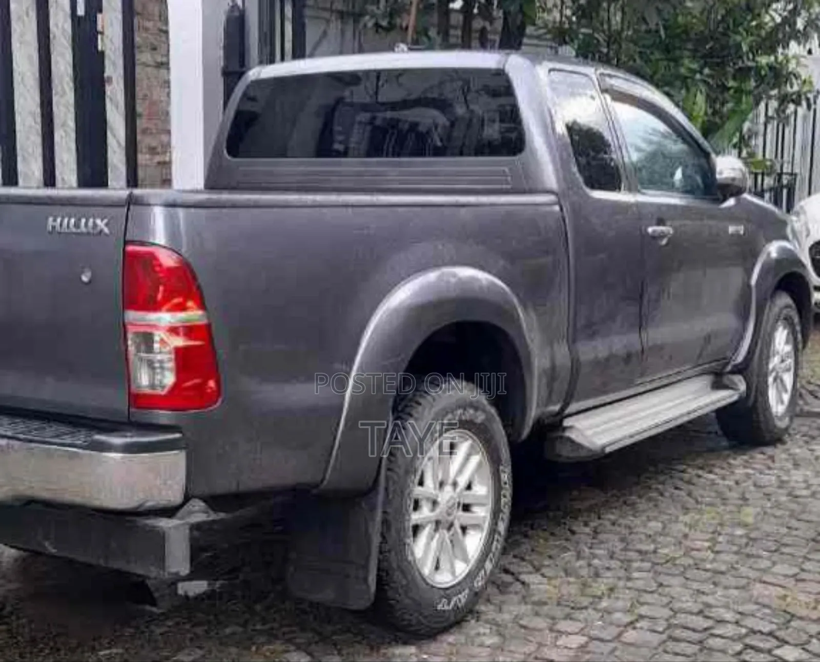 Toyota Hilux 2015 Gray
