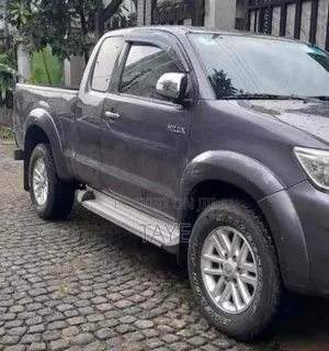 Toyota Hilux 2015 Gray