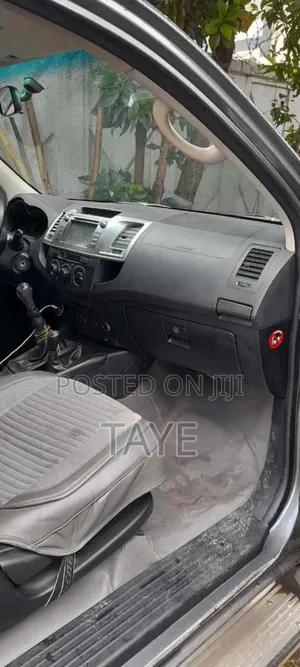 Toyota Hilux 2015 Gray