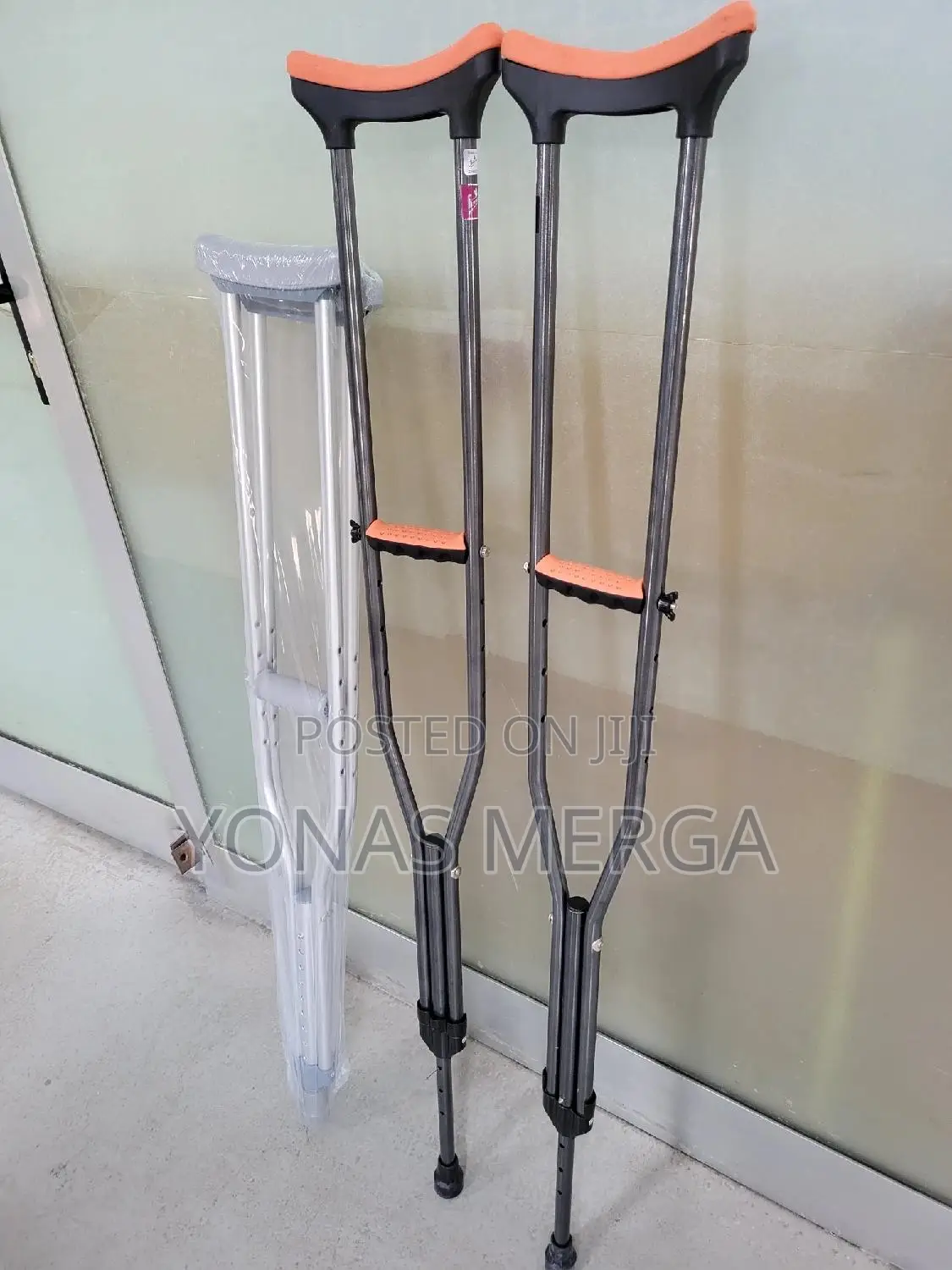 Crunch Tynor Skipper Auxillary Crutch,150 Kg,Universal1 Pair