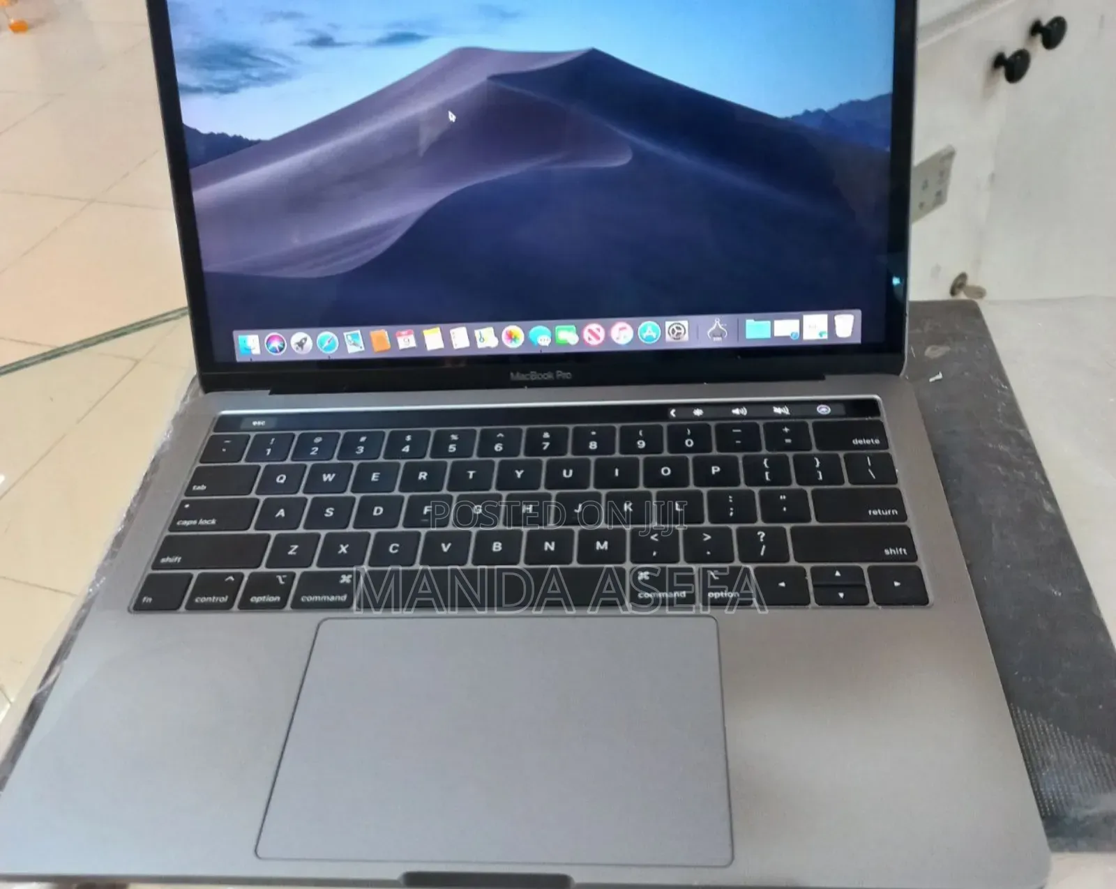 New Laptop Apple MacBook Pro 2018 8GB Intel Core I5 SSD 512GB
