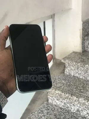 New Apple iPhone 11 64 GB Green