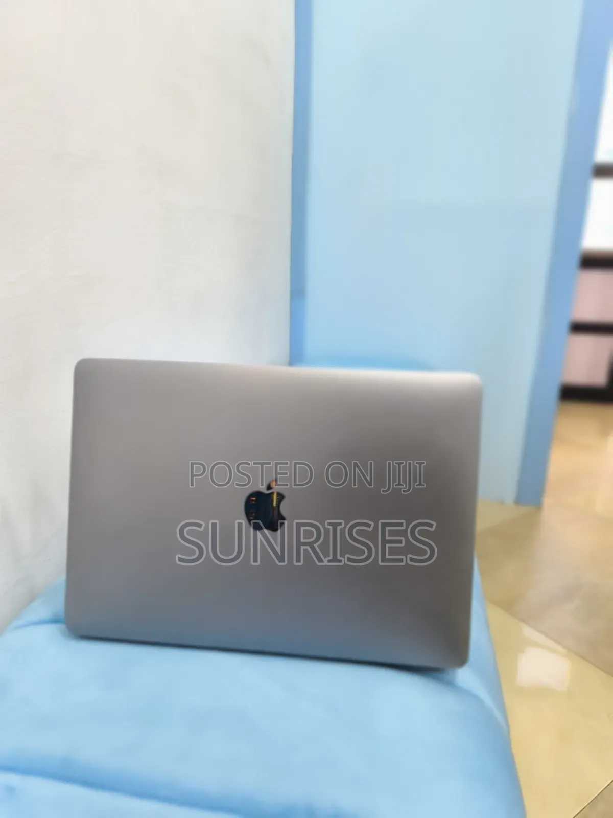 New Laptop Apple MacBook Pro M1 8GB Apple M1 SSD 256GB