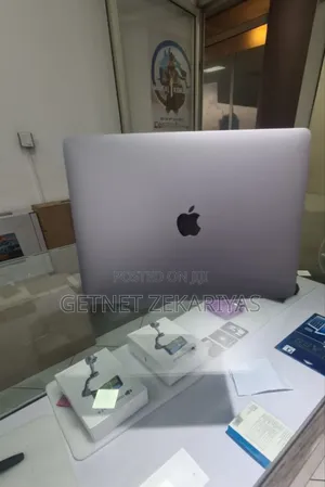 Photo - New Laptop Apple MacBook Pro 2021 M1 16GB Apple M1 Pro SSD 512GB