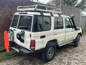 Toyota Land Cruiser 2016 White