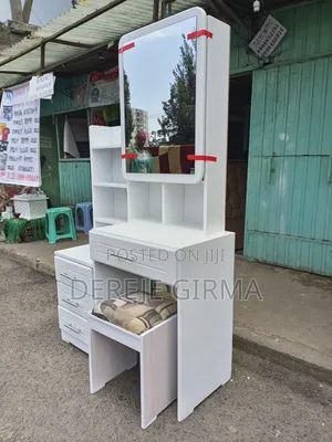 Photo - Dressing Table