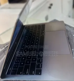 New Laptop Apple MacBook Pro 2018 8GB Intel Core I5 SSD 512GB