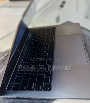 New Laptop Apple MacBook Pro 2018 8GB Intel Core I5 SSD 512GB