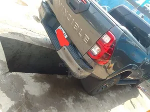 Toyota Hilux 2021 Gray