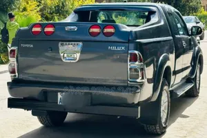 Toyota Hilux 2014 Black
