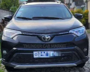 Photo - Toyota RAV4 2018 Black
