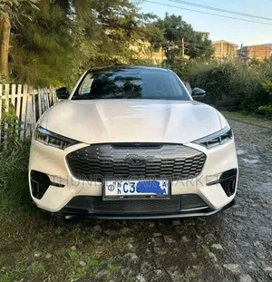 Photo - Ford Mustang 2023 White