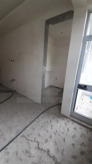 5bdrm House in አዲስ አበባ, Nifas Silk-Lafto for sale