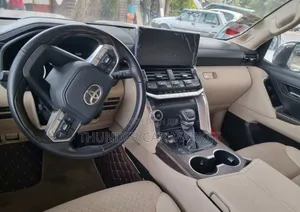 Toyota Land Cruiser 2023 Silver