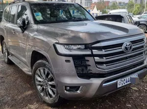 Photo - Toyota Land Cruiser 2023 Silver