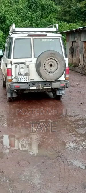 Toyota Land Cruiser 2016 White