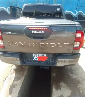 Toyota Hilux 2021 Gray